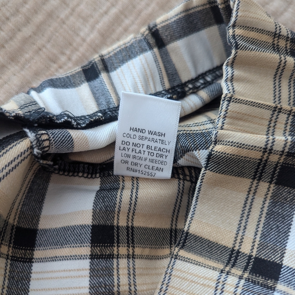 Plaid Women's Cropped Flare Pants! - Picture 6 of 14